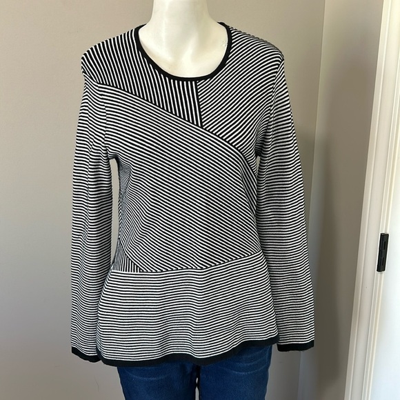 J McLaughlin Sweater Striped Black White Long Sleeve Crew Neck Cotton Sz Medium - Picture 1 of 9